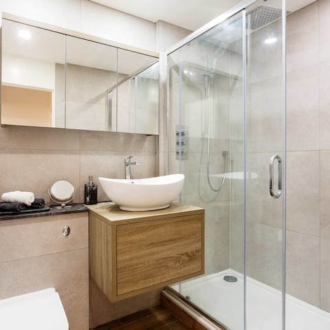 Get ready for a night out in London in the modern bathroom