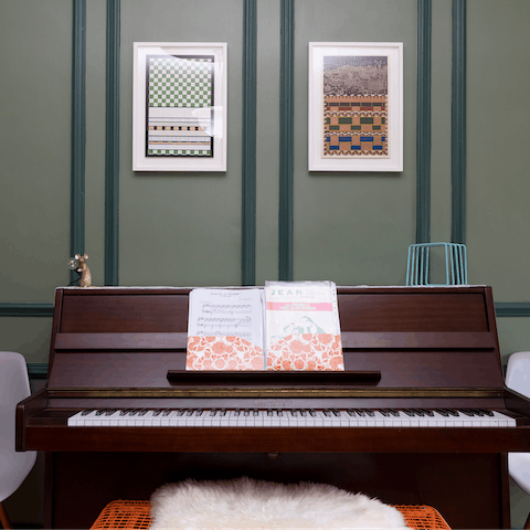 Play a melody at the mahogany piano