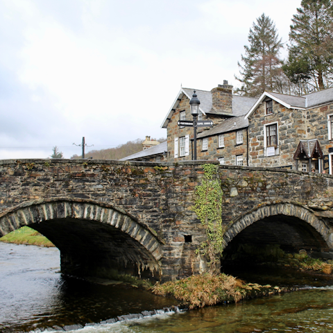 Explore the Cotswolds including picturesque Burford,  just over a twenty-minute stroll away