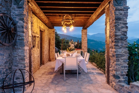 Dine alfresco beneath the fading alpenglow of the Apuan Alps