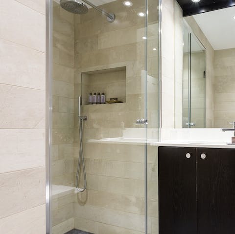 Pamper yourself in the luxurious bathroom