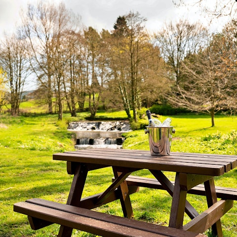 Unwind in the Yorkshire sun in the beautiful communal gardens