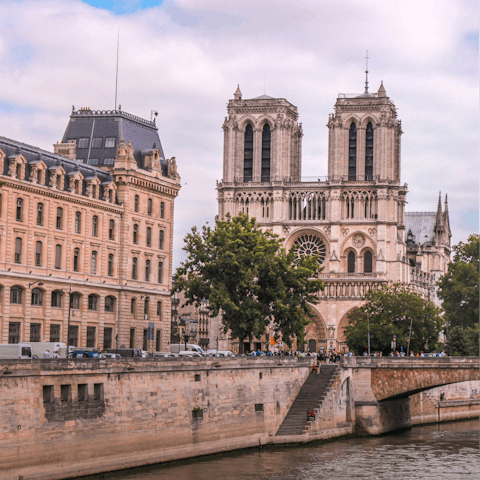 Cross the river to Notre-Dame, a four-minute walk away
