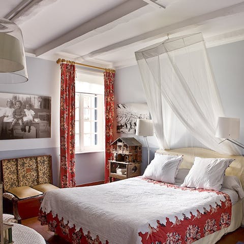 Sleep in the fairytale room with garden views