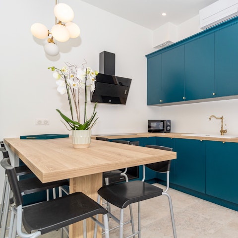 Gather around the dining table for authentic breakfasts and home-cooked dinners