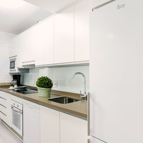 Cook traditional gazpacho soup for your family in an all-white kitchen