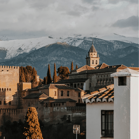 Explore the old Jewish quarter of El Realejo, steeped in history and culture