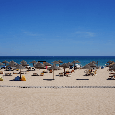 Visit Estudantes beach, only a twenty–one–minute walk away, or a five–minute drive