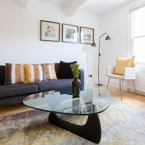 Relax in the airy living room around the curved glass coffee table