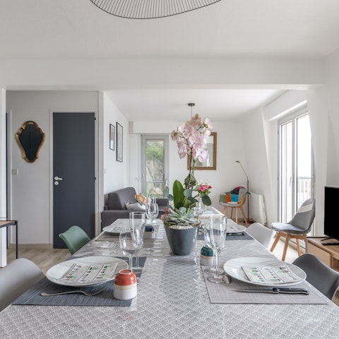 Gather round the dining table to plan your day, do some work on your laptop or eat some good food