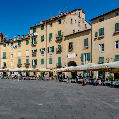 Stroll seven minutes to the Piazza dell'Anfiteatro