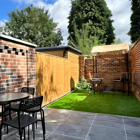 Relax and disconnect with drinks in the garden