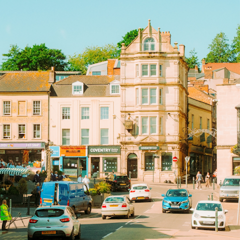 Discover the quaint streets of Frome, right on your doorstep