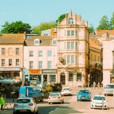 Discover the quaint streets of Frome, right on your doorstep