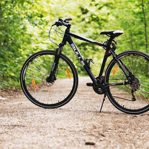 Cycle around the charming beach community