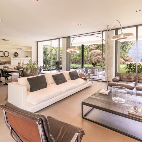 Relax in the stylish living room after a day in the sunshine