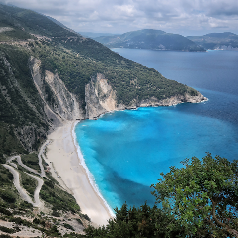 Discover the white sands and traditional tavernas of Kaminia Beach