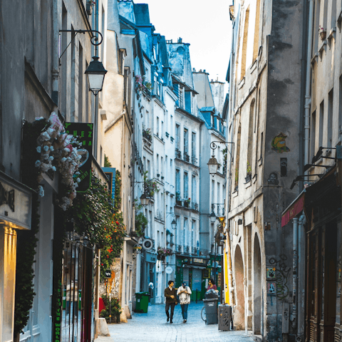 Explore Le Marais and its bevvy of trendy bars and shops