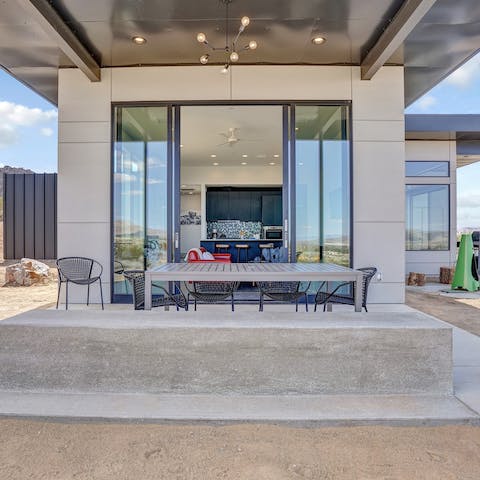 Open up to the pull of the great outdoors, breakfast, lunch, and dinner