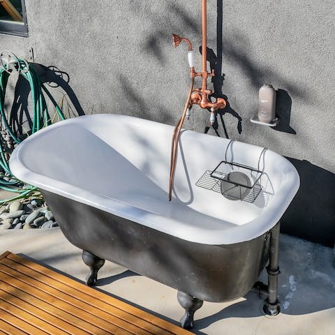 Soak outside under the hot Mojave Desert sun