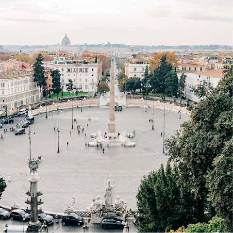 Discover popular Piazza del Popolo – a fifteen-minute walk away