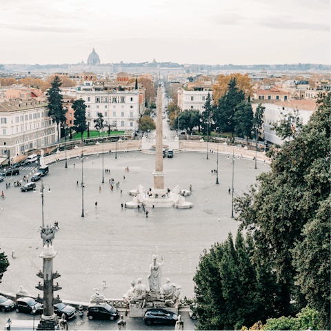 Discover popular Piazza del Popolo – a fifteen-minute walk away