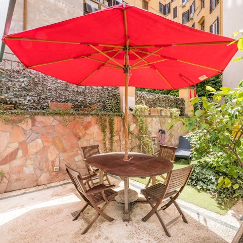 Enjoy an alfresco Prosecco in the private garden