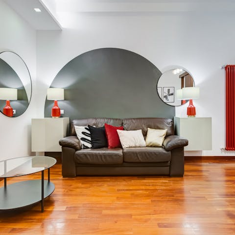 Relax in the living room with a glass of Prosecco after exploring Rome