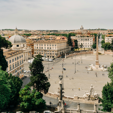 Stay right next to the Piazza del Popolo in the heart of Rome