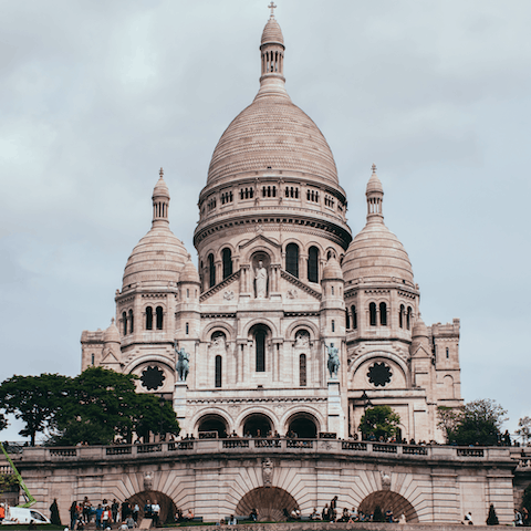 Walk to the Sacré-Cœur in under thirty minutes