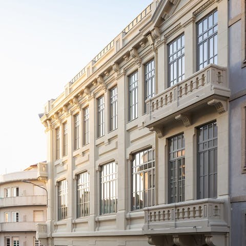 Feel the warmth and tradition of the city from this home in downtown Porto