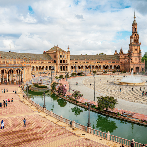 Visit the impressive Plaza de España