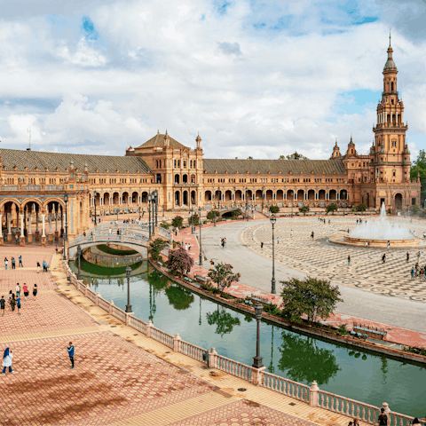 Visit the impressive Plaza de España