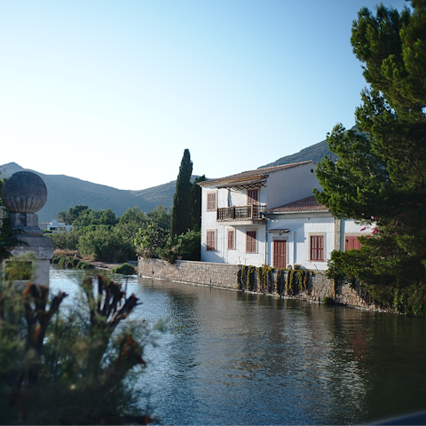 Enjoy watersports, hiking routes, shopping and restaurants at the beautiful Puerto de Pollensa