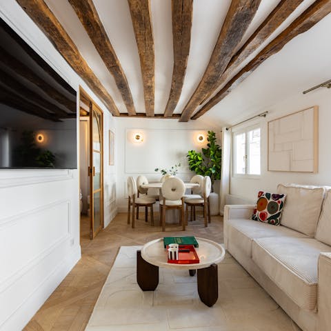 Relax in the cosy but stylish living and dining space