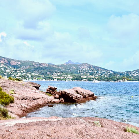 Hop in the car and reach the coastline of the French Riviera in half an hour