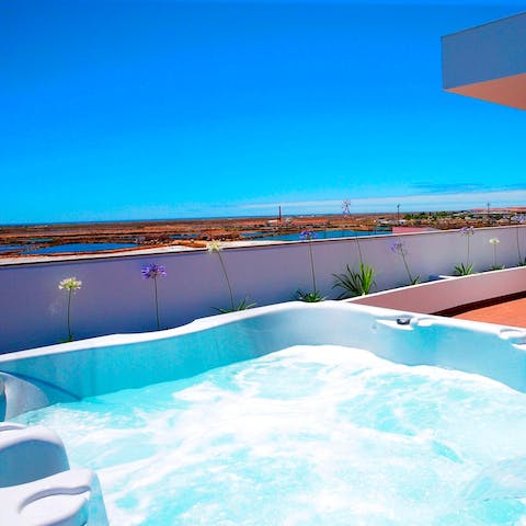 Unwind with your loved ones in the hot tub, overlooking the sun-soaked horizon