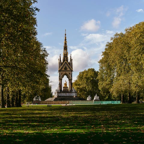 Make the most of your setting, a short stroll away from Hyde Park