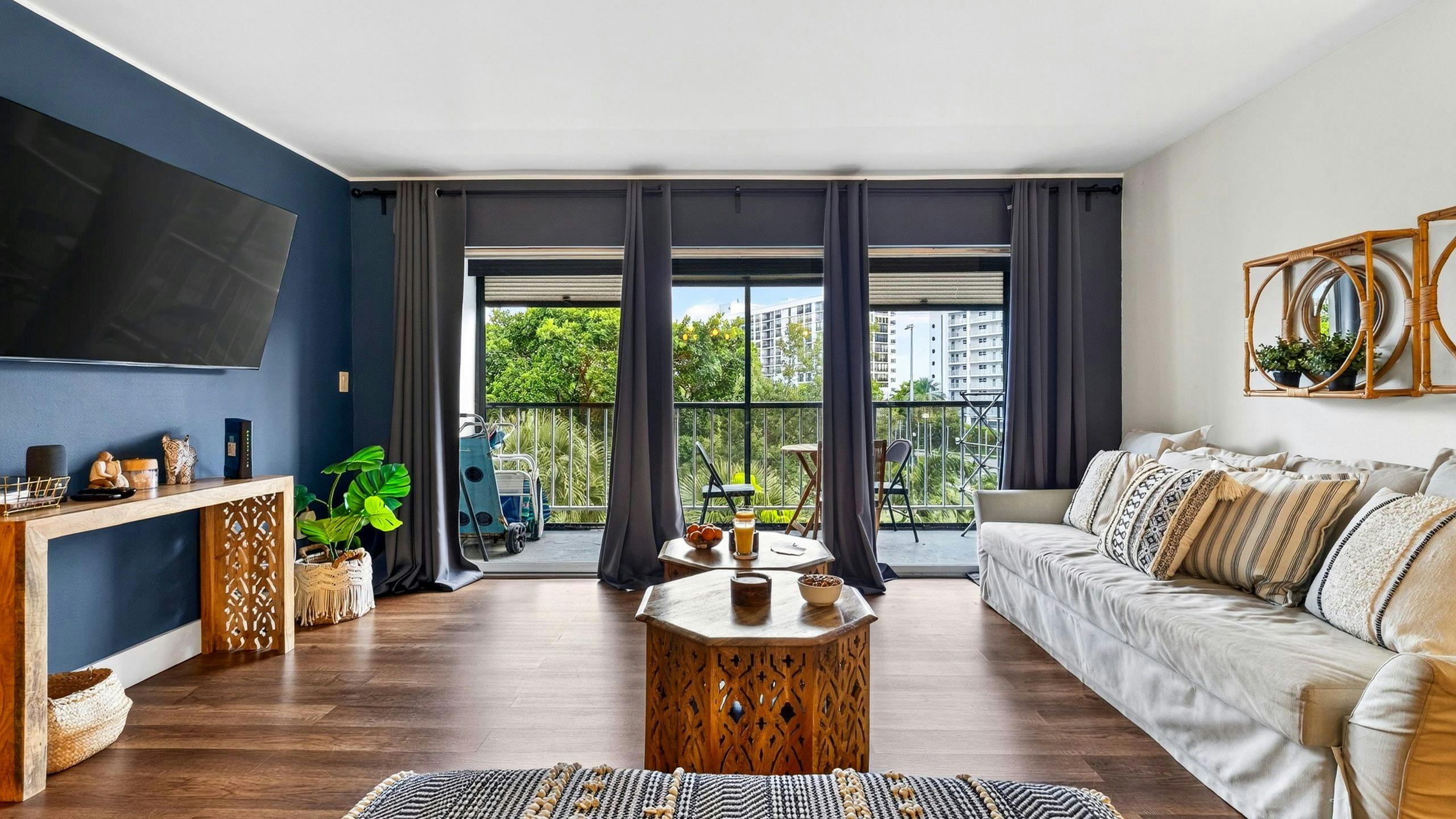 Navy & Palms