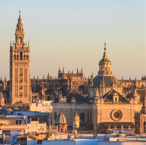 Visit Seville Cathedral, 450 metres from this home