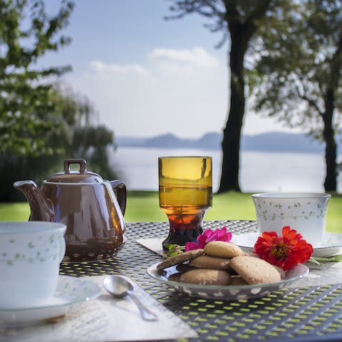 Enjoy your breakfasts alfresco