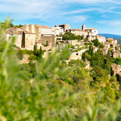 Explore the countryside towns surrounding the Côte d'Azur