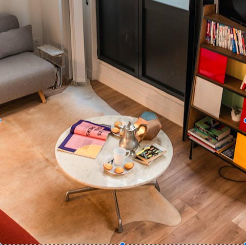 The vintage Knoll marble table from the seventies