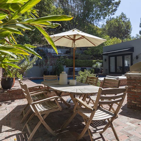 Light the grill and savour the sweetness of outdoor living