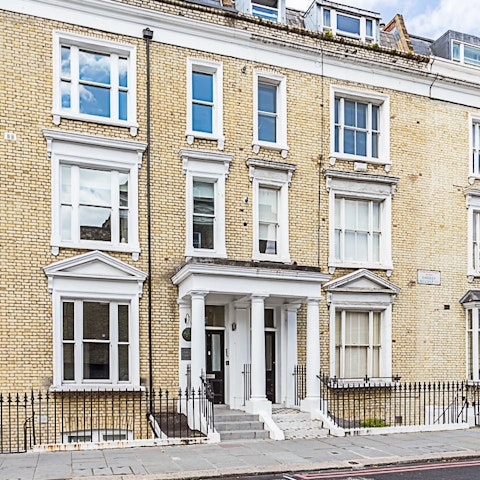 Enjoy an atmospheric city stay in the heart of Earls Court