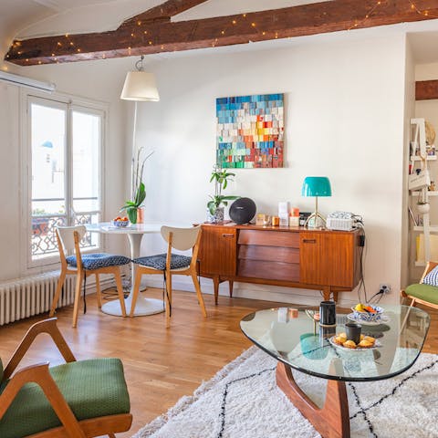 High ceilings & exposed beams