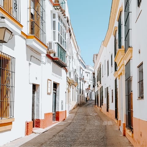Stay on the beachfront in the charming town of Cádiz