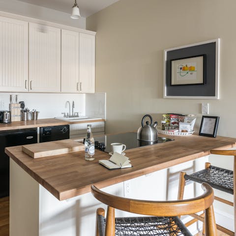 Sit down for a quick coffee at the breakfast bar