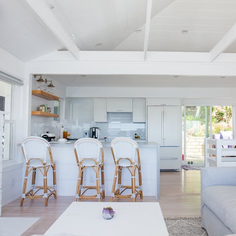 Cook up homemade meals in gorgeous open plan kitchen