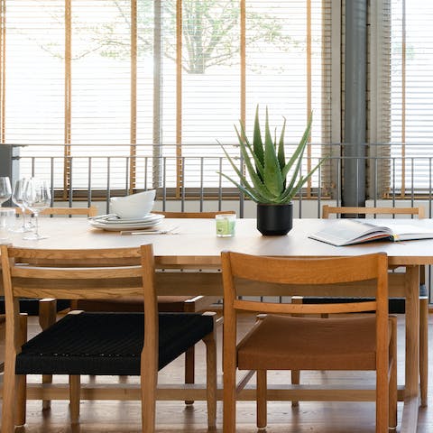 The social dining table